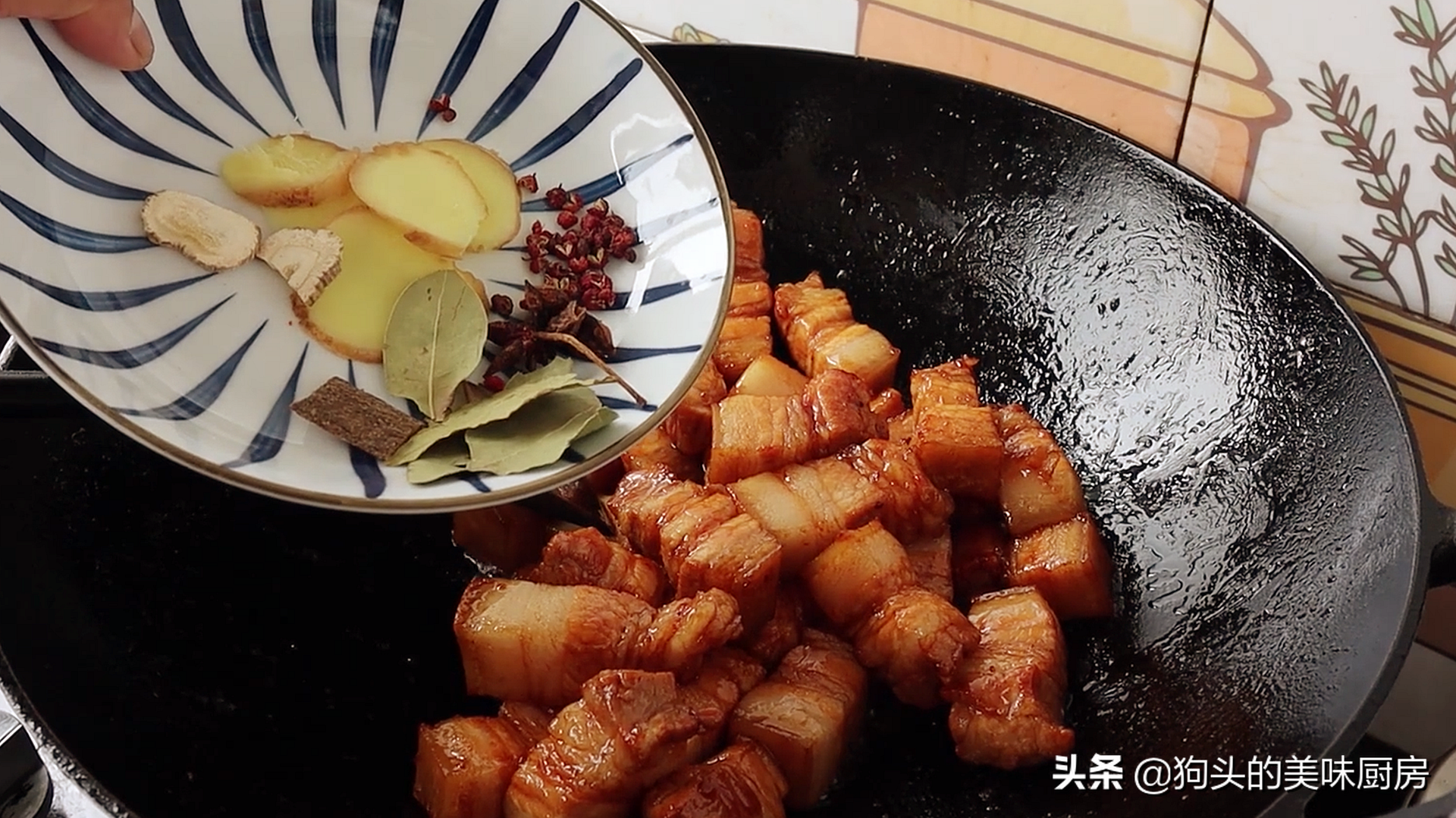 做紅燒肉時，掌握這些小技巧，紅燒肉不腥不柴，軟爛入味口感好
