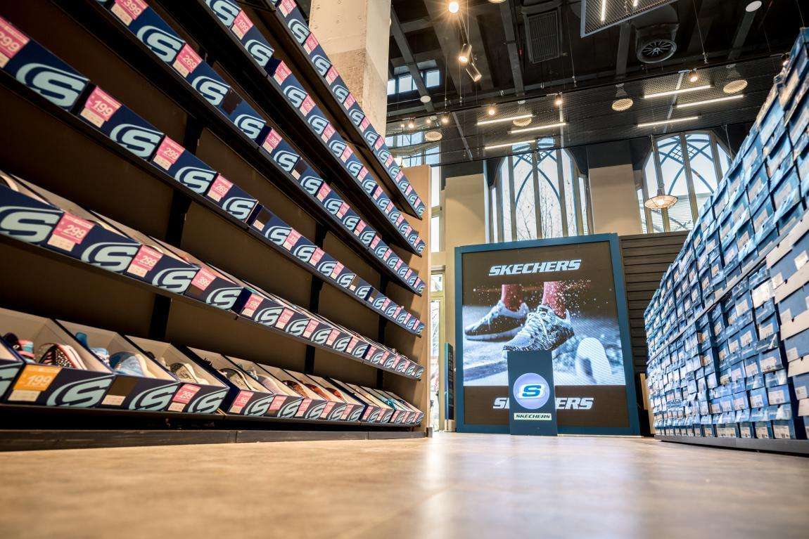 又一美国运动品牌，在中国快速崛起，阿迪达斯