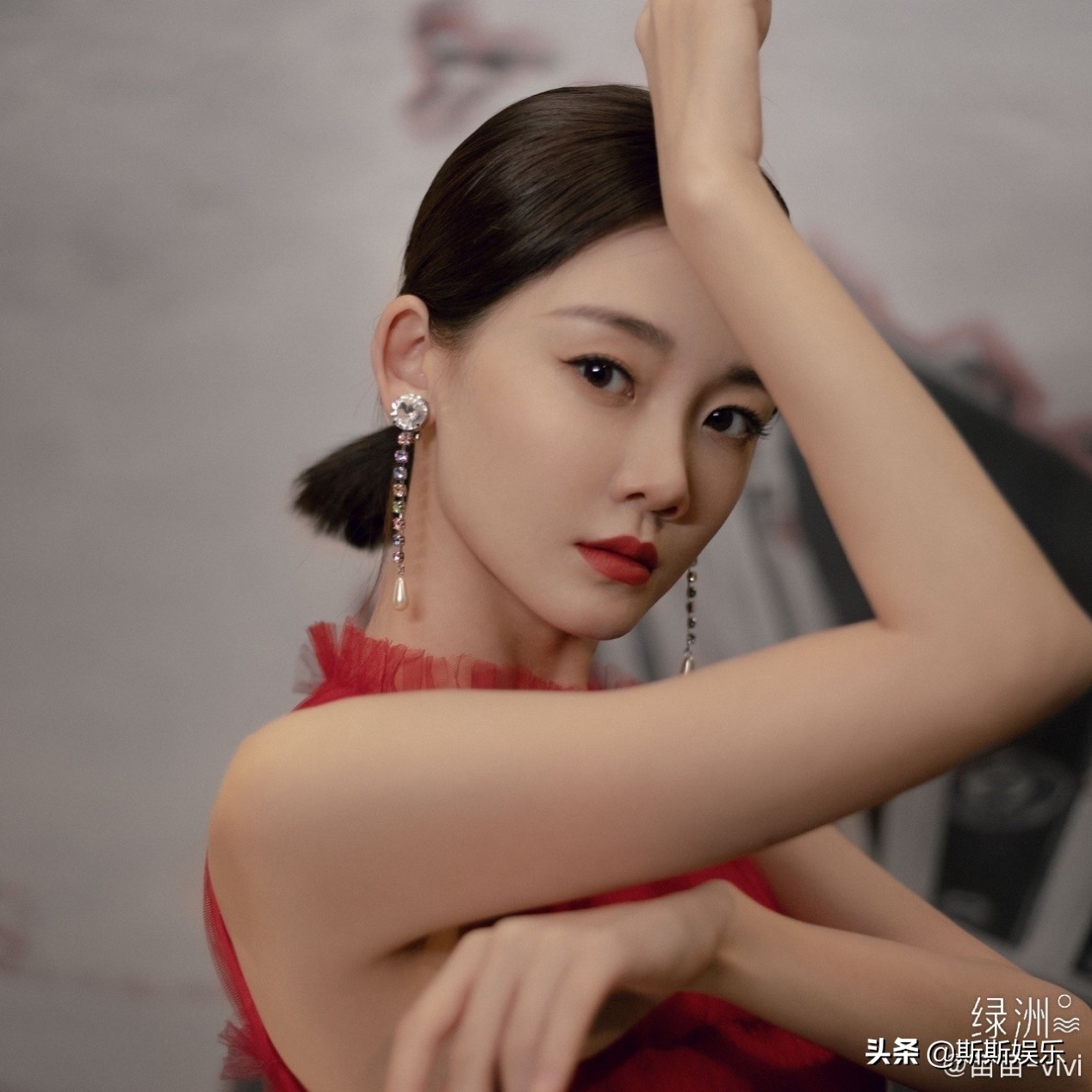 521郑恺终于官宣了？女友苗苗疑似怀孕，多次被拍到现身医院