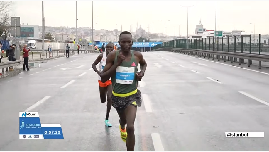 1:04:02, match fast 3 minutes of 02 seconds, woman record of half horse world is broken