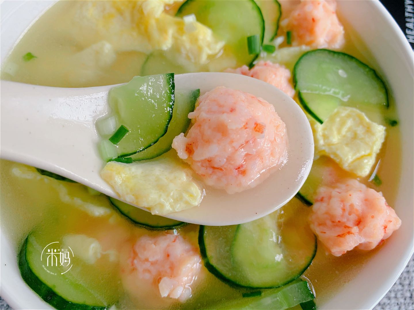 图片[3]-鸡蛋黄瓜虾丸汤做法步骤图低脂营养好清爽又解暑-起舞食谱网