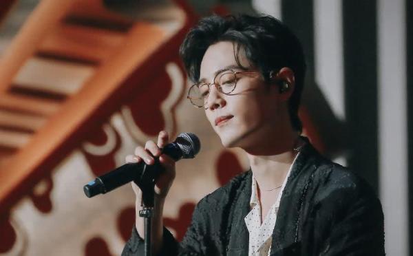 教师网课宣传肖战被停课，引发家长不满：孩子