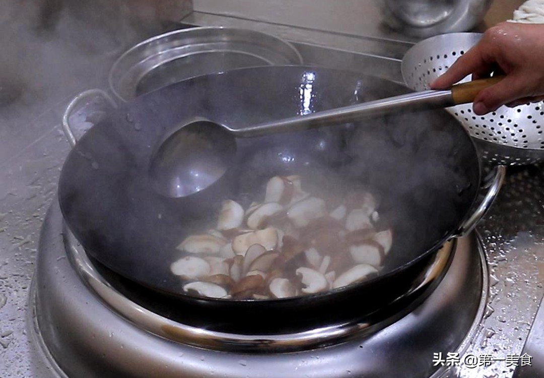 圖片[8]-飯店的香菇肉片為啥好吃 原來腌制是關(guān)鍵 廚師長教你正確做法-起舞食譜網(wǎng)