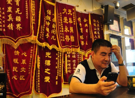 ​一手好牌打烂？30岁千万身家，豪捐30亿成首善却沦落成“首骗”