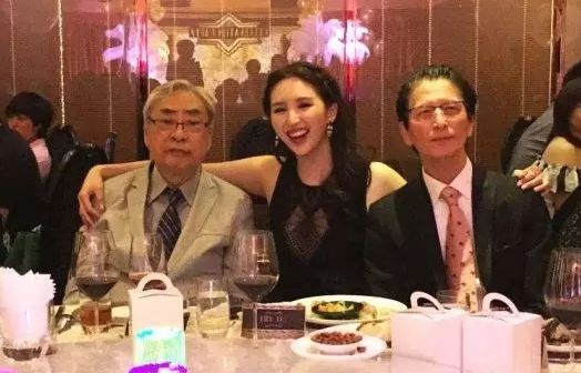 香港铺王千金让我开眼，委身大51岁老富豪，替父还债1400万