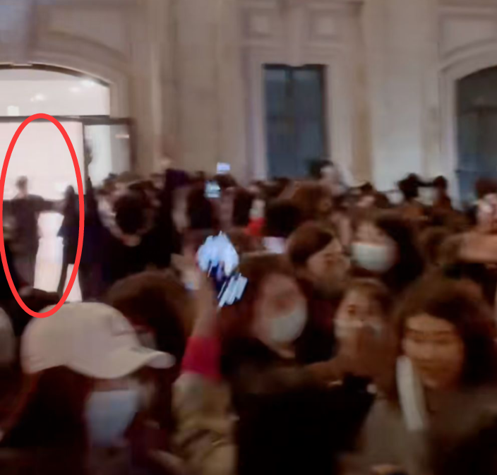 The fact that resemble battle is miserable! Knock off by bastard block up in hotel room entrance, the password returns doubt to be like be pressed to enter by chaos do not go