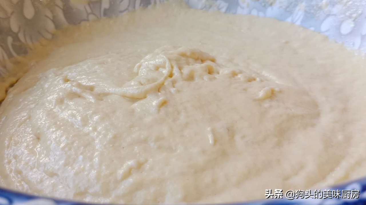 多吃粗糧好處多，用玉米麵這樣簡單一做，無油無糖，吃著更健康