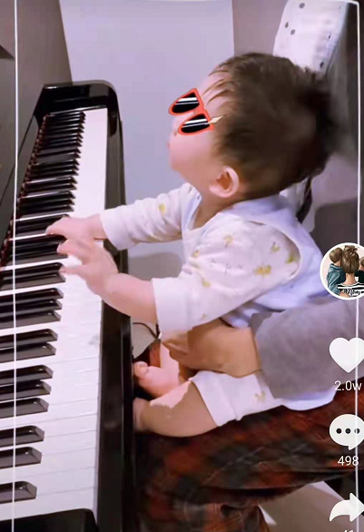 應采兒霸氣寵娃！ 花5萬配頂級電腦，Jasper手舞足蹈超開心