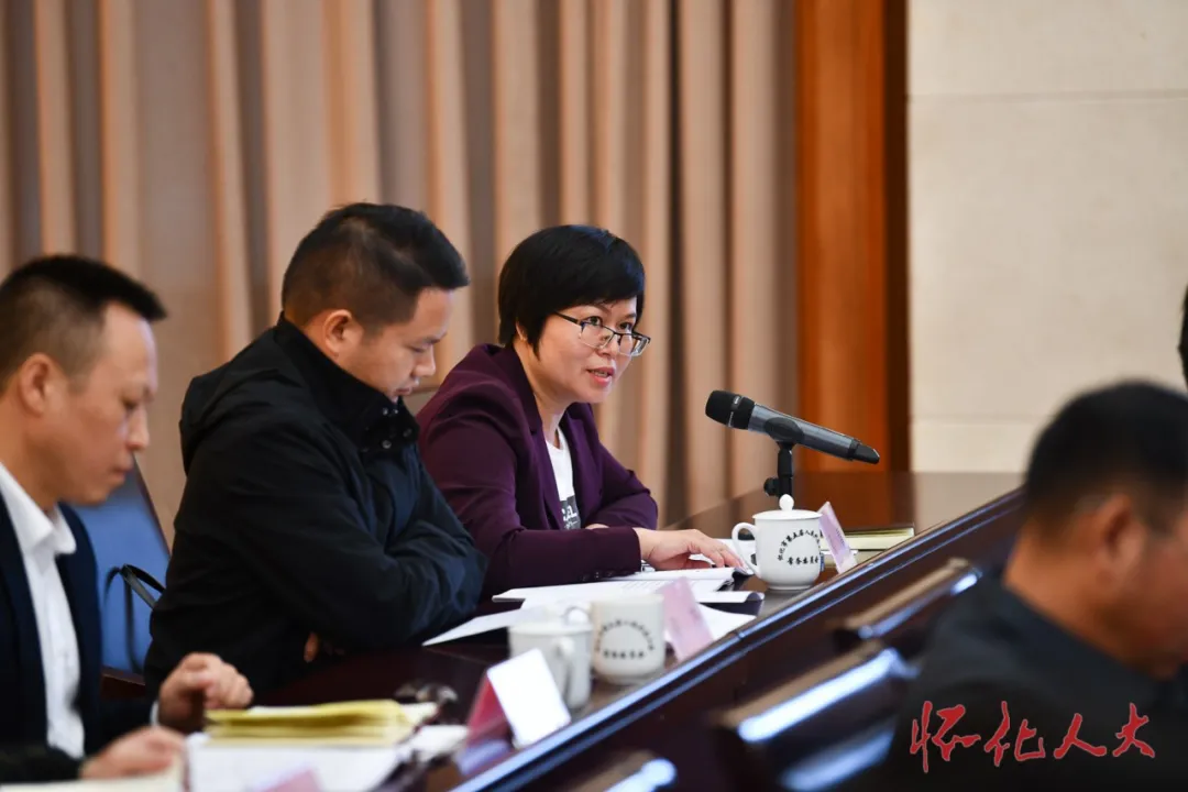 市人大代表评议建议办理工作会举行