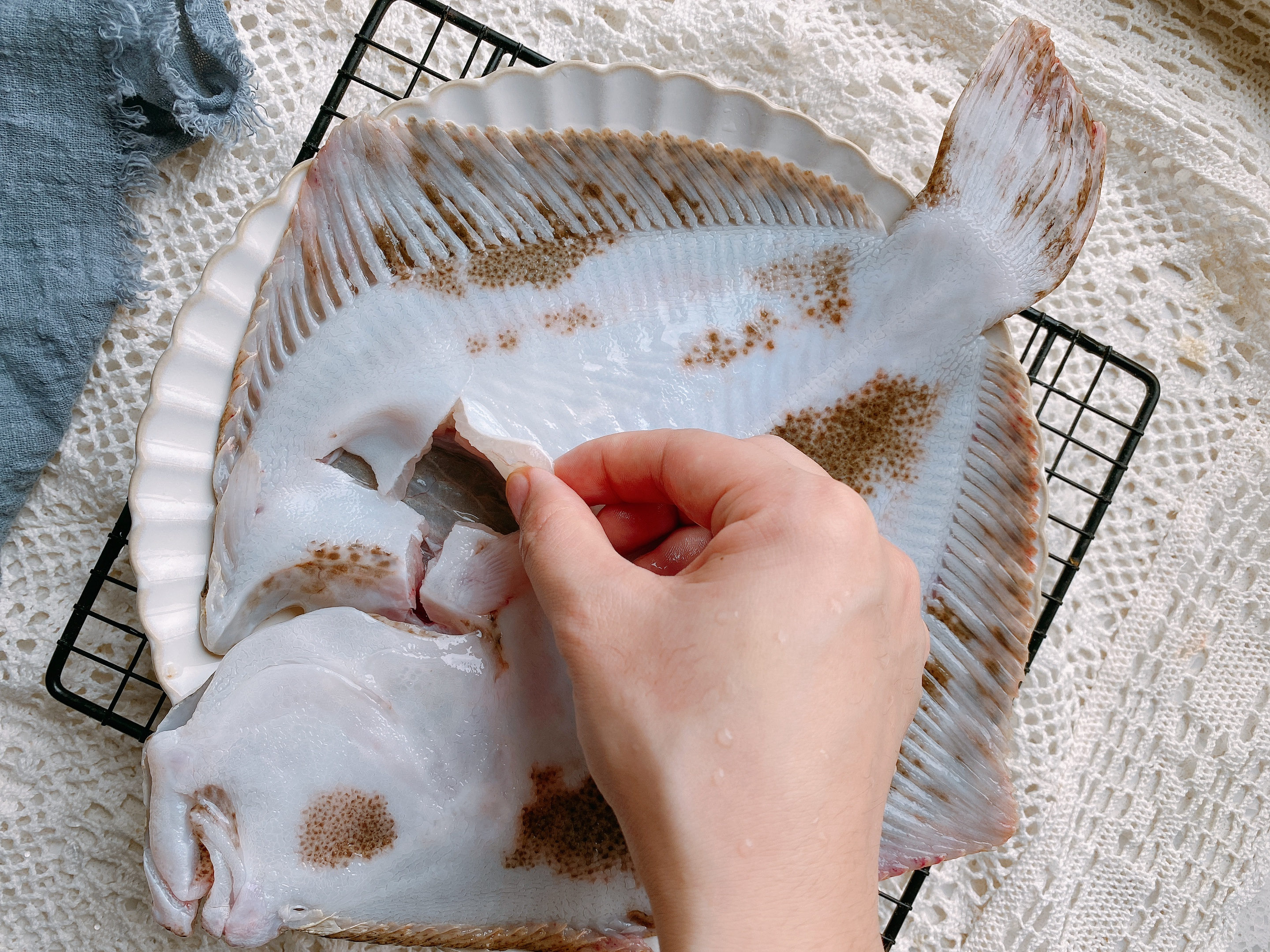 清蒸多宝鱼，牢记“2要素”，简单一蒸就是硬菜，鱼肉鲜嫩无腥味