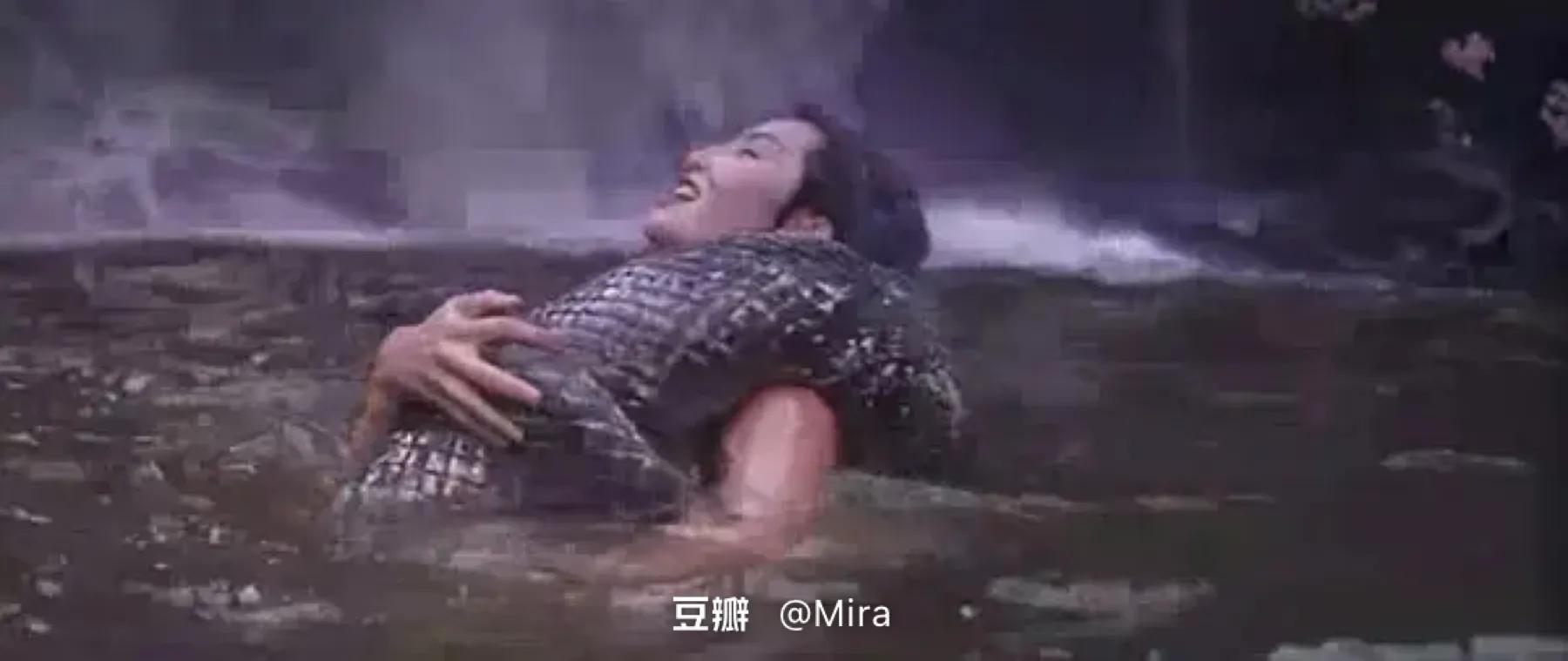 儿时《青蛇》5遍都没看明白，多年后才懂小青和法海在水里干的事