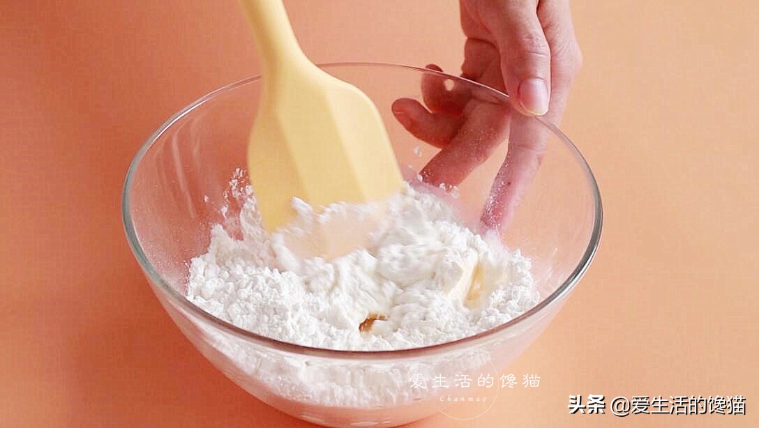 靠譜的麻薯包配方來了，揉一揉，烤一烤，個個空心圓溜溜