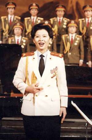 13次登春晚，唱红《十五的月亮》，58岁续写《春