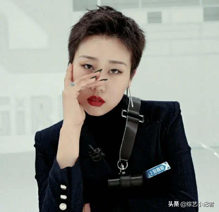 乃万真名赵馨玥，上官喜爱原名马宝尔，Johy J的