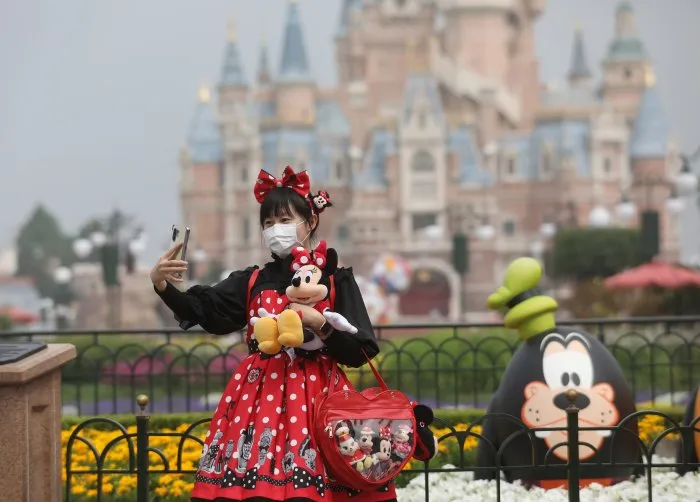 分别107天，上海迪士尼今天重开！热门项目不排队！戴口罩入园