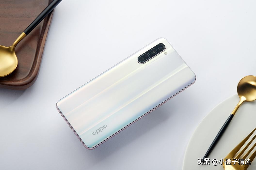 年底千元价位5G手机哪款好？别瞎猜了！原来这四款大家都说好