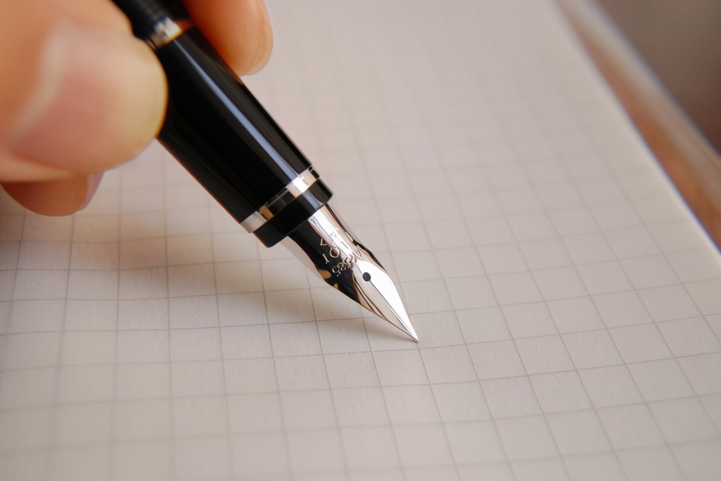 在和开发商签订的购房合同上，霸王条款该如何识别？