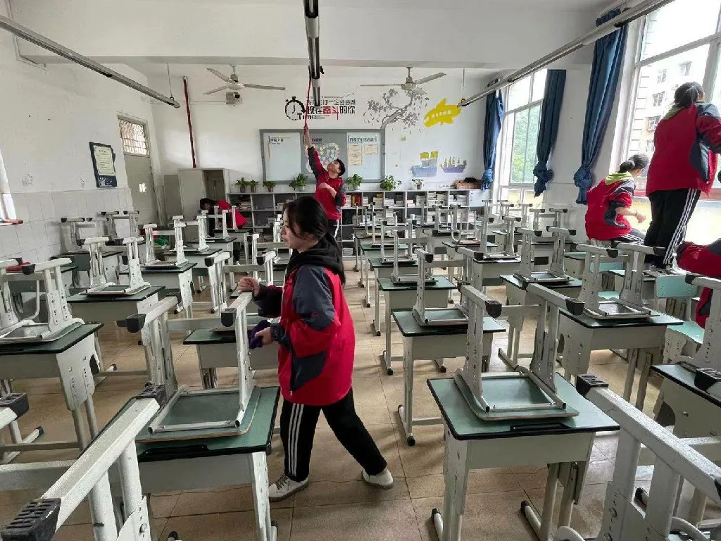 卫生是根本 运动是方式丨双流建校开展春季校园爱国卫生运动