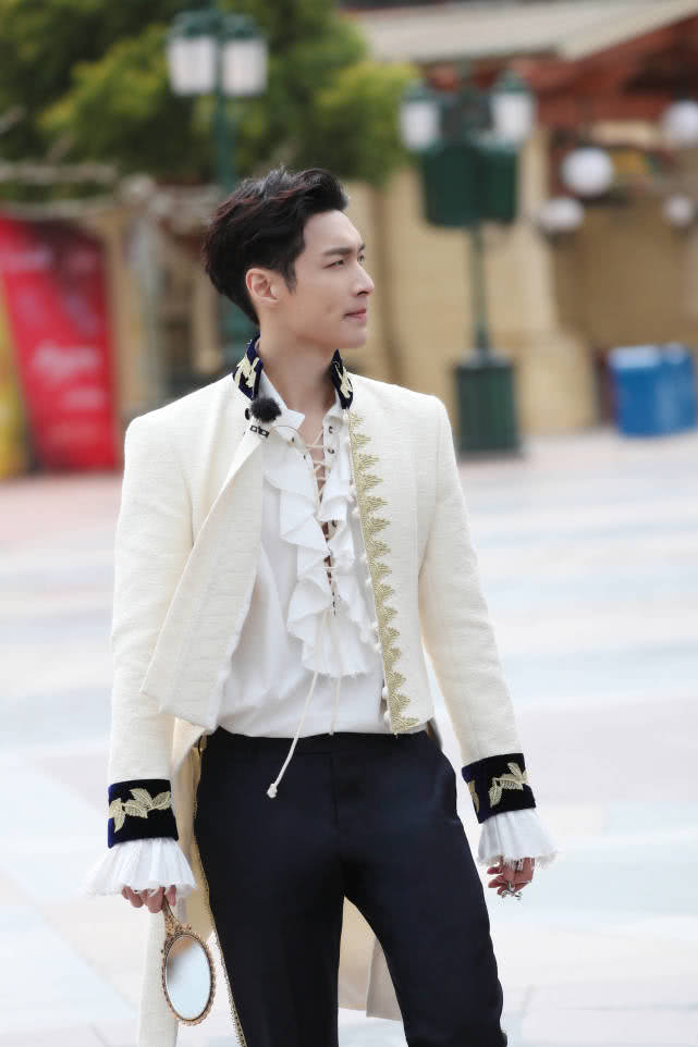 张艺兴退出 成员大换血八成观众送差评 这还是你