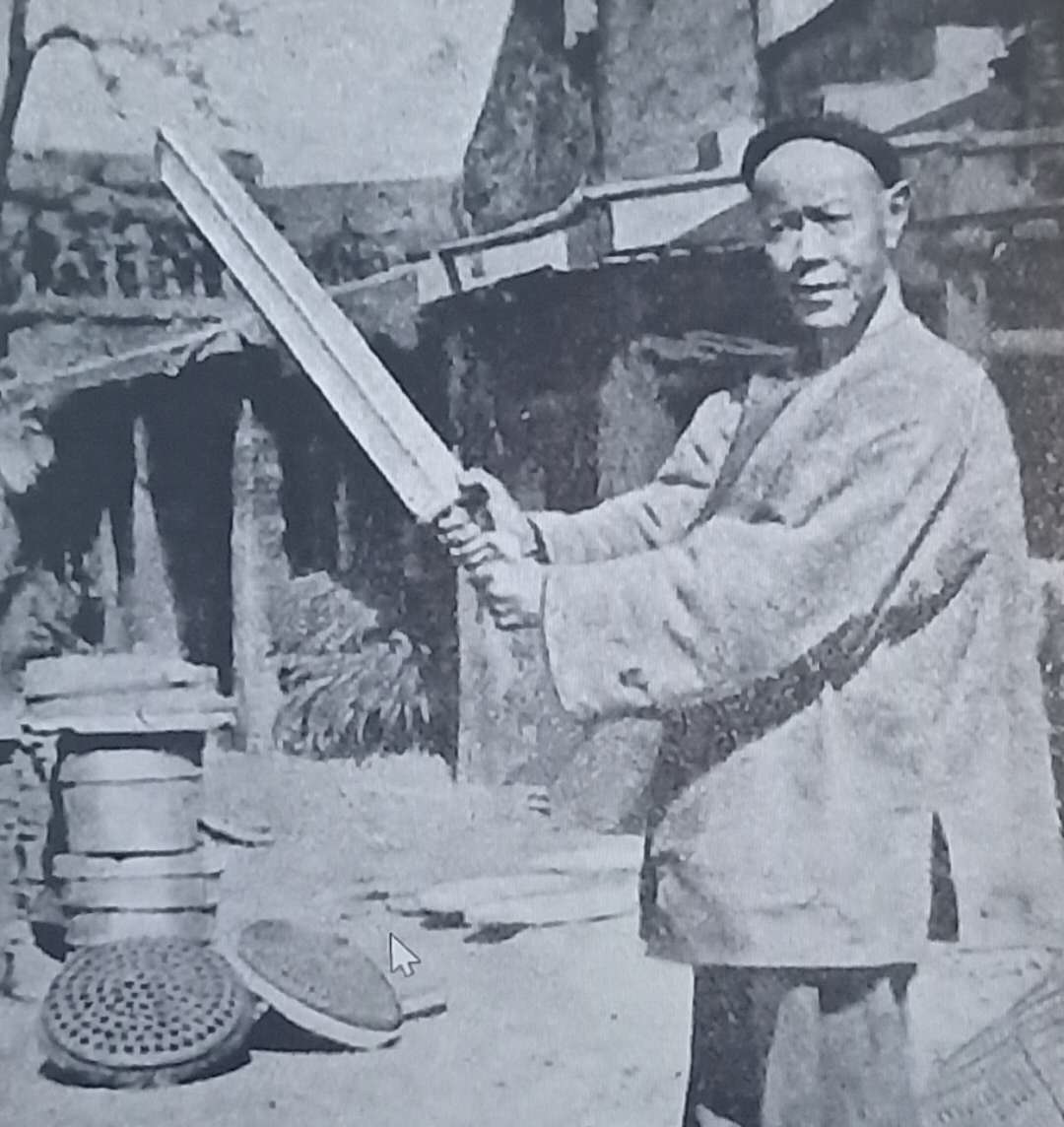 英国人目睹清朝刑场砍头，看到围观群众在欢呼