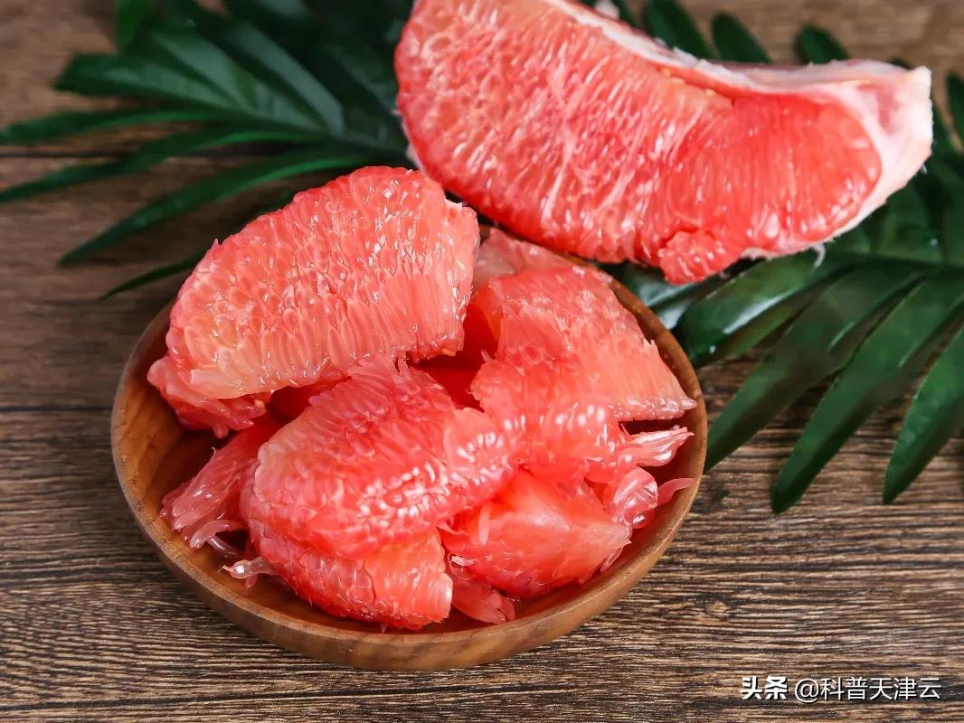 White heart pomelo is not as nutritious as red heart pomelo?What is