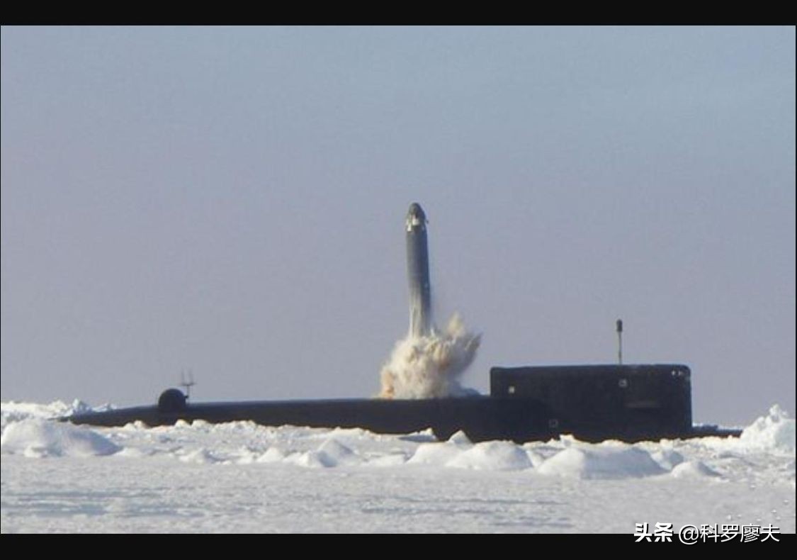 反击美国最强音：三艘核潜艇北极破冰上浮，可齐射480枚氢弹