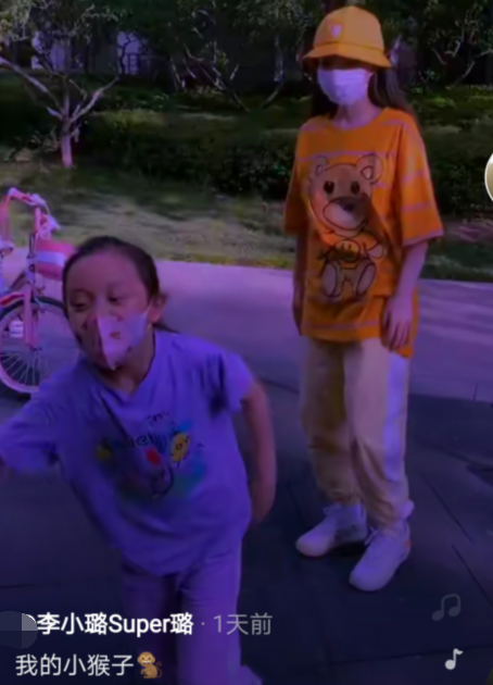 李小璐和闺蜜自拍疑暗讽贾乃亮：我不稀罕你！