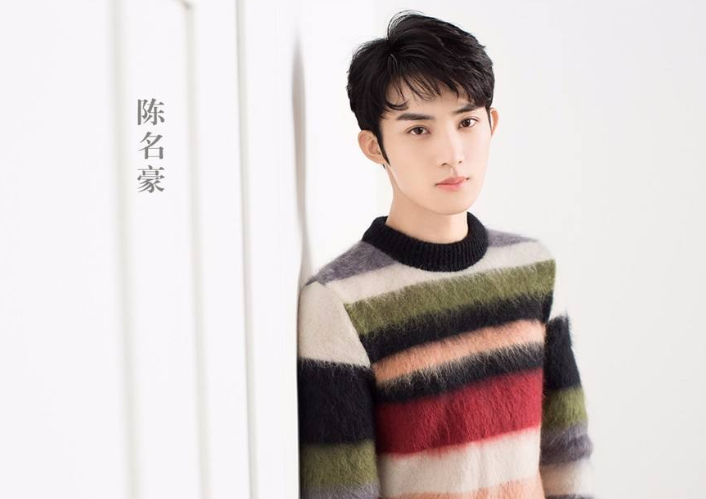 难怪看“苏子婴”会这么眼熟，看到他生活照，这不是蔡徐坤队友