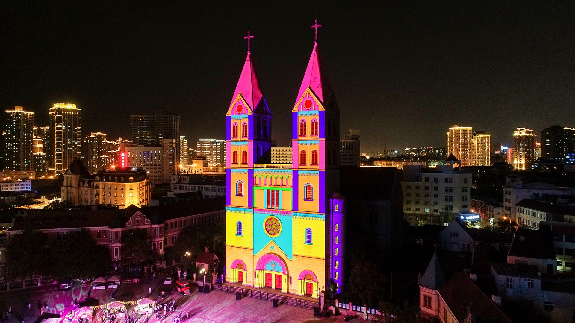 穿上12种梦幻彩衣天主教堂美哭了