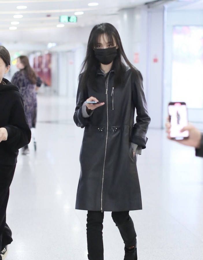 郑爽真适合微胖身材，多肉脸饱满甜美，少女装