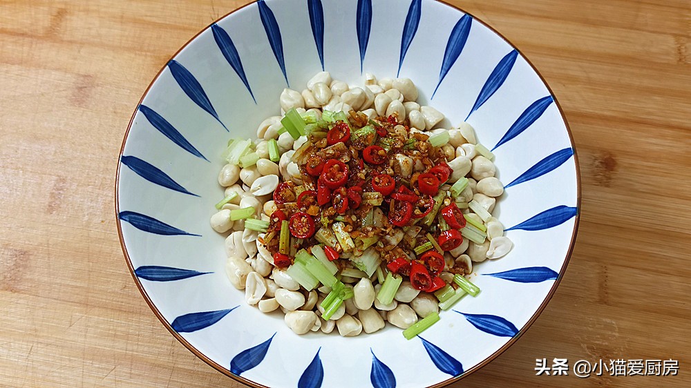 教你生拌花生米的做法，比水煮簡單，比油炸香，用來下飯下酒不錯