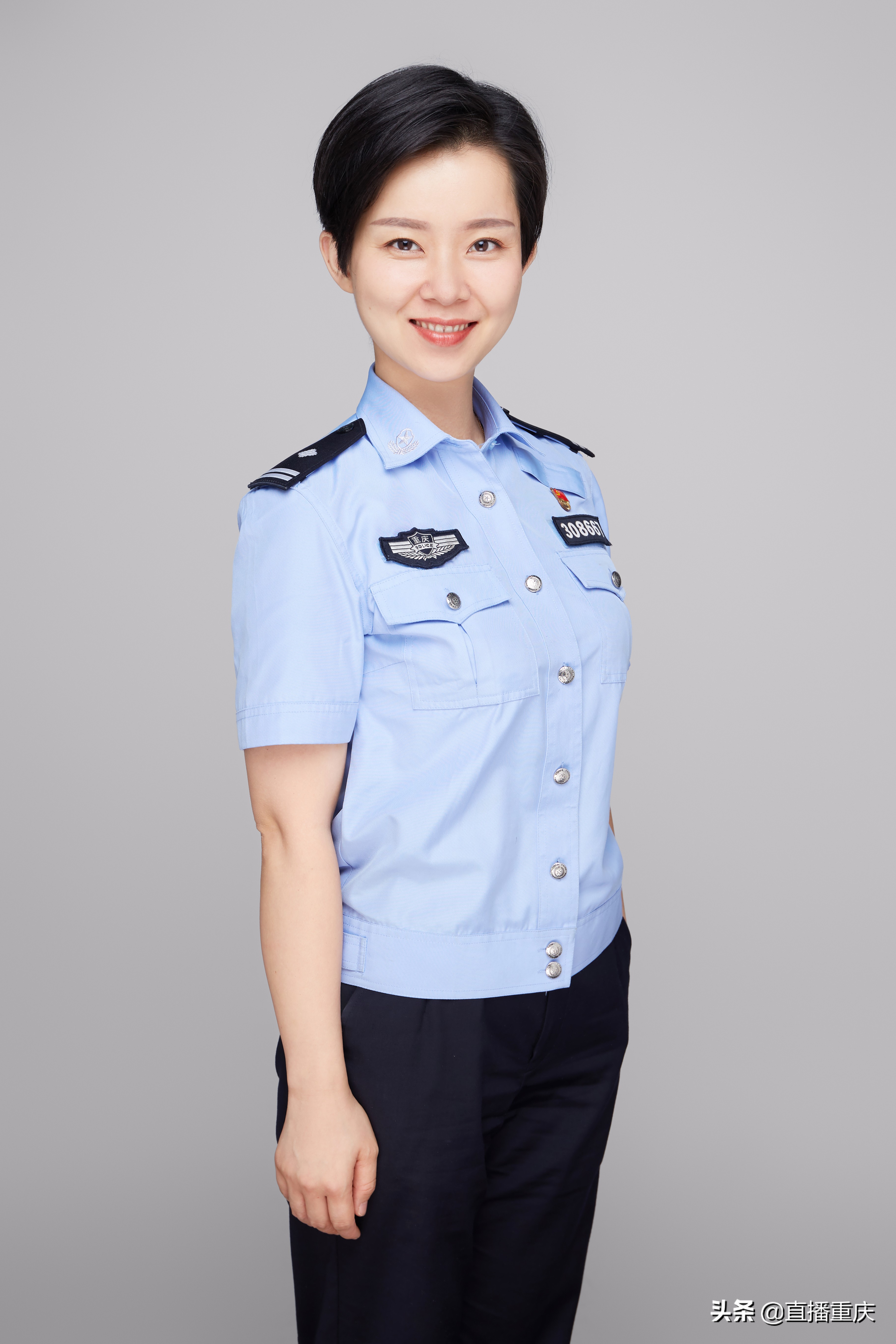 从法院文书到社区民警|从法院文书到社区民警 她用法律武器做调解 有了自己名字的调解室