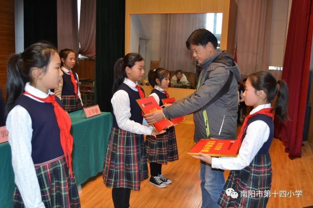 ���ҽ��� ��г��չ�������е�ʮ��Сѧ���꼶���������±��ô��