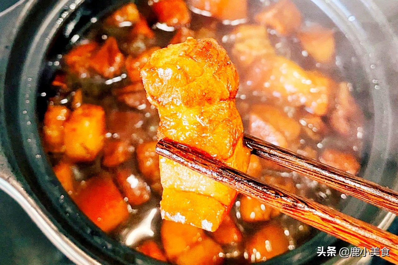 我家红烧肉从来不焯水，用3个步骤代替，红烧肉酱香软嫩，无腥味