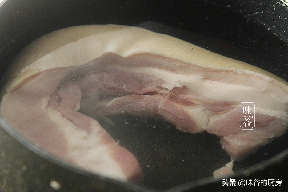 想吃卤肉饭在家就能做，肥而不腻，汤汁拌饭都能吃三碗，太香了