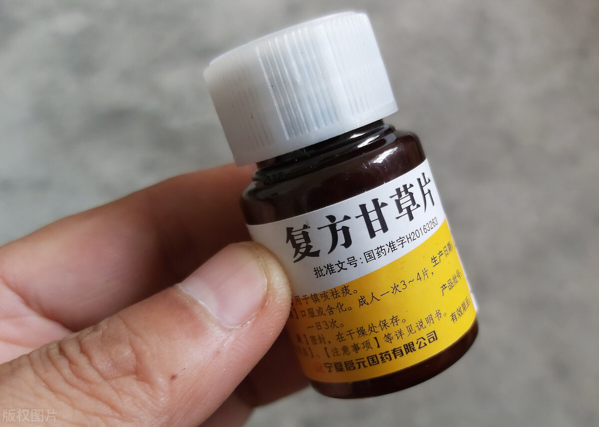 慢性咳嗽半年服用复方甘草片，险些室颤，医生：服用不当恐致命
