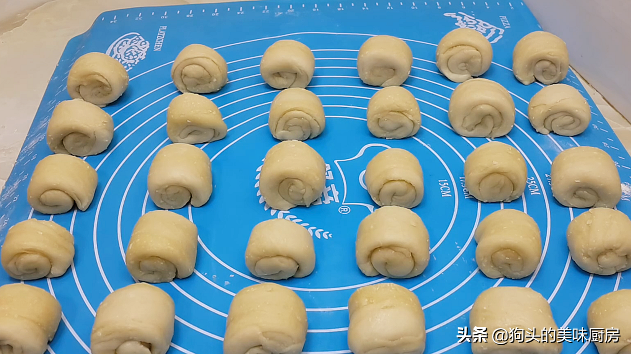 這零食我連吃了三天，一口一個，比麵包還好吃，太香了