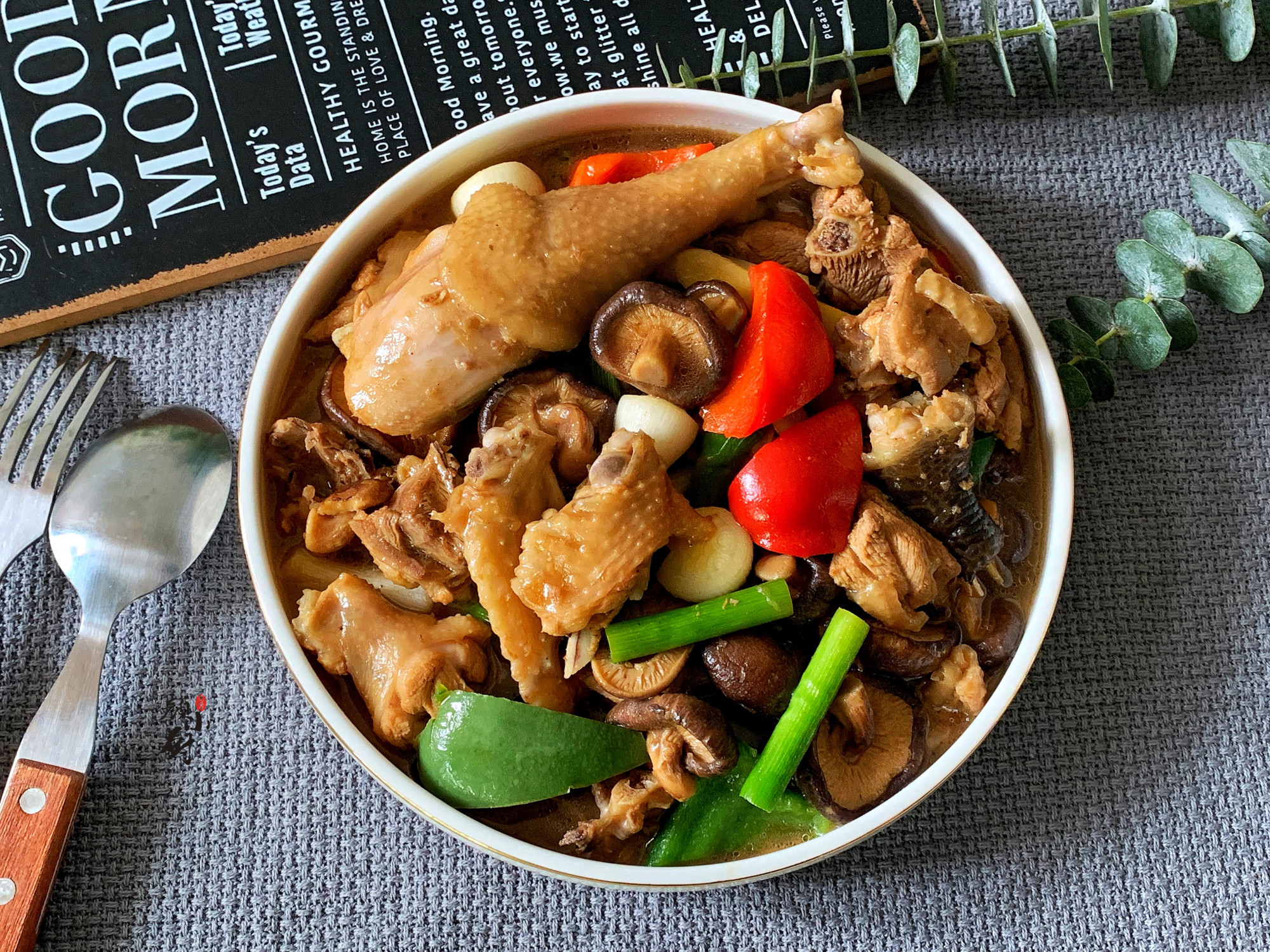 燉雞時有人焯水，有人直接燉，全不對，學會此做法，比飯店還香