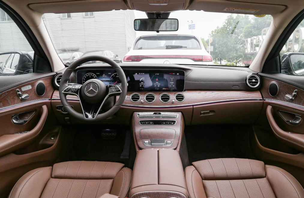 2021款奔驰E级，6.9秒破百，大气有吸引力