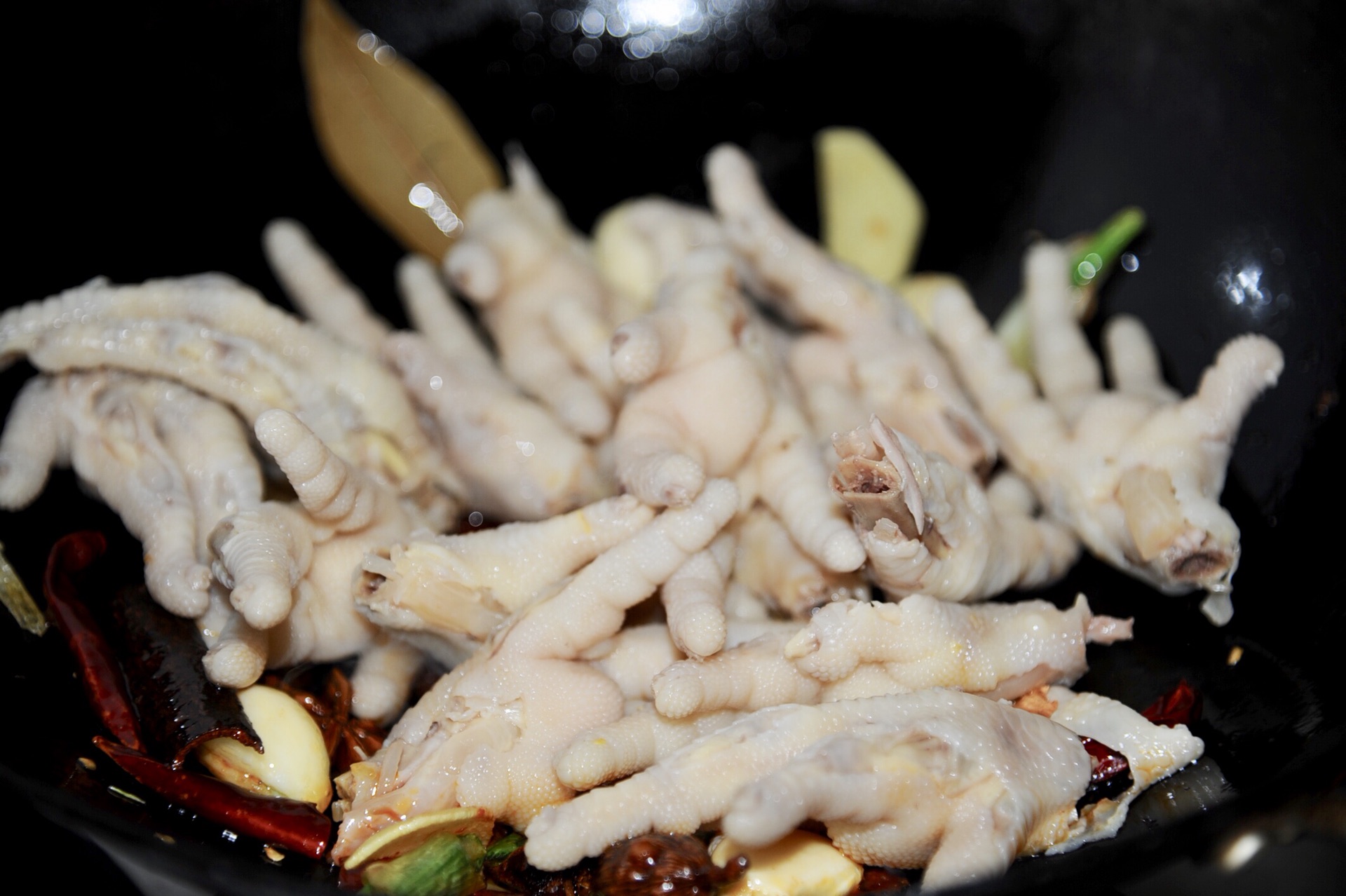 Homestyle roasted chicken feet, the Q pops into the taste, and the