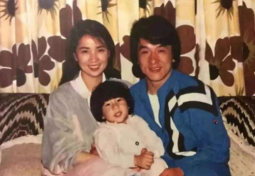 林凤娇为何能从一众美人中脱颖而出，稳坐“大嫂”位置？