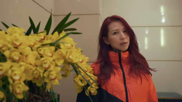 張晉新年首曬全家福，三個兒女同框送祝福，豪宅內景罕見曝光