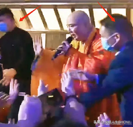 62-year-old Xu Shaohua wears cheap robes and sells singing. The most ...