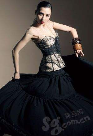 39 years old of A Duo have person of much hold up, bold challenge " milk skirt " , netizen: Person of aeriform hold up is the deadliest