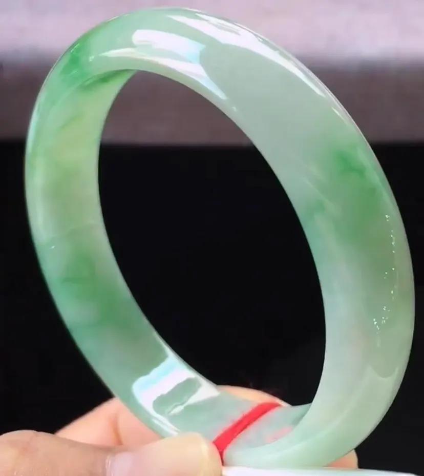 Why are jade bracelets so expensive? iNEWS
