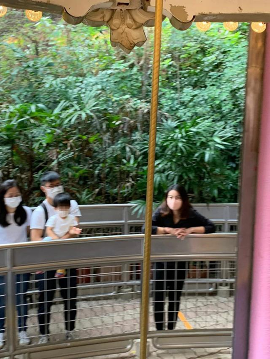 郭晶晶与家人出行，带娃问题引关注，网友：豪门媳妇地位这样？