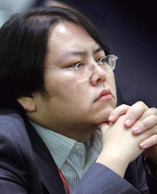 22岁接家族产业，十年败光家产，“败家”富二代