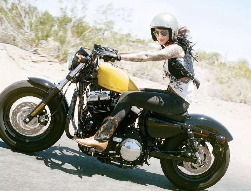 这8款摩托车，凭借其外观成为时尚单品，极其适合颜值控