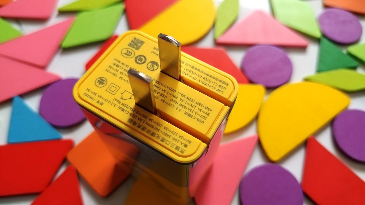 萌力无限快乐满电，努比亚小黄人版65W三口氮化镓充电器体验