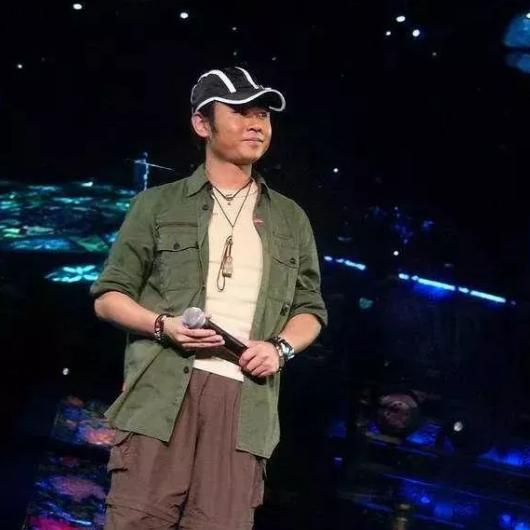 被那英嫌弃的刀郎，消失多年，再出现已是中年